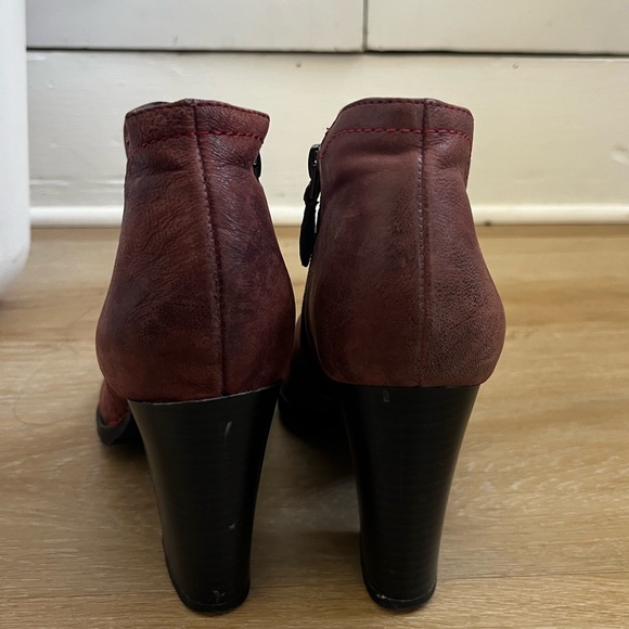 Franco Sarto red suede heeled ankle boots size 7 - Picture 3 of 3